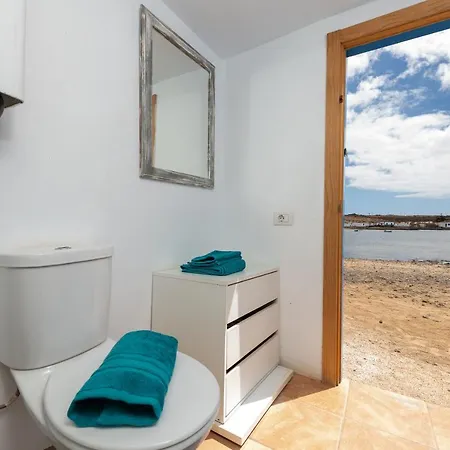 Lejlighed Wooden Cabin Next To The Beach