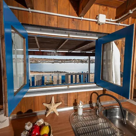 Wooden Cabin Next To The Beach Апартаменты